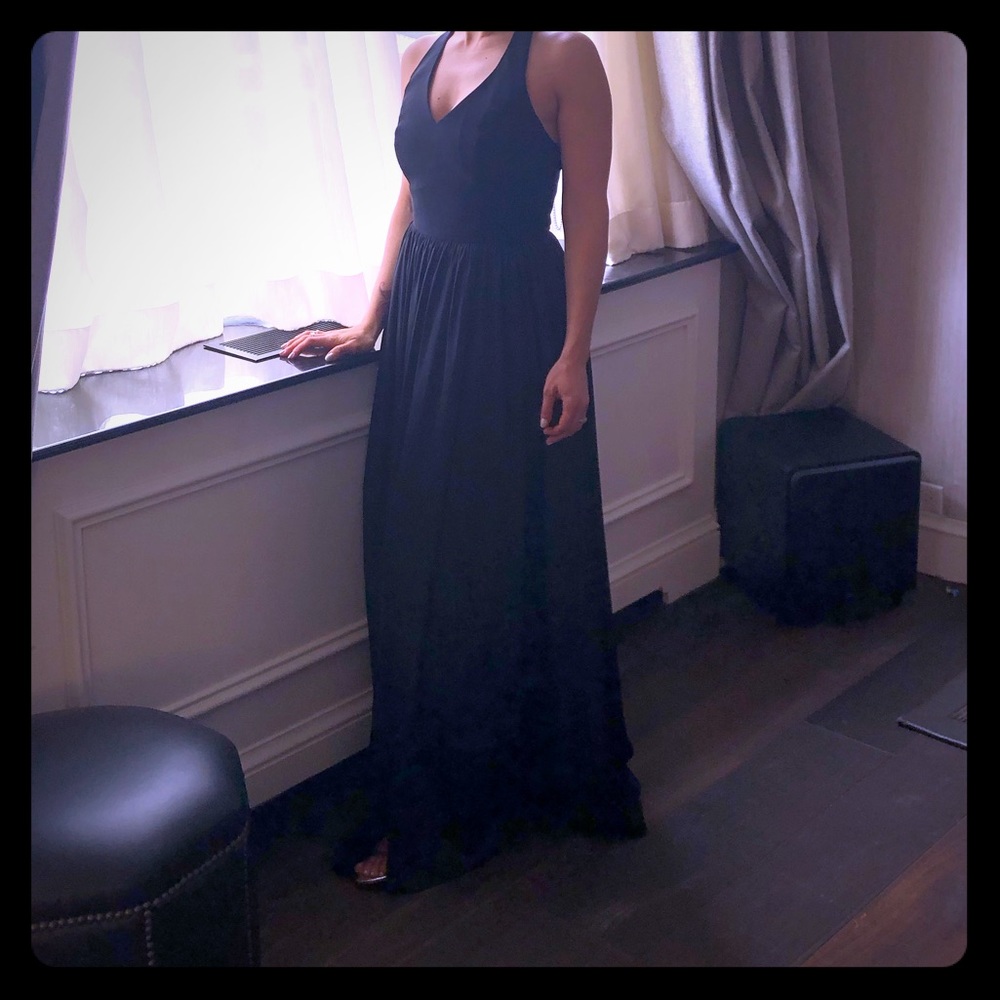 Vera Wang V Neck Halter Gown - Black Sz 4-6